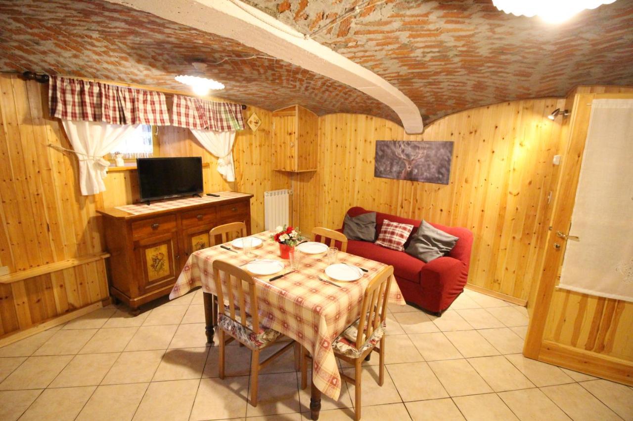 L'Ermellino Bilocale In Centro - Affitti Brevi Italia Daire Brusson Dış mekan fotoğraf